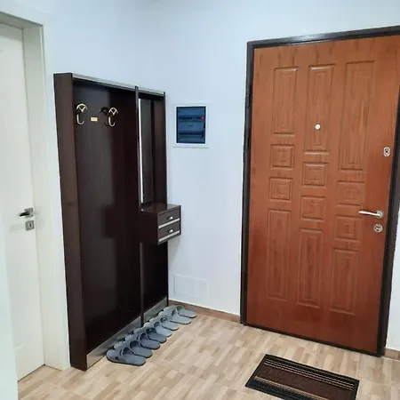 Gjirokastra Apartment アパート ジロカストラ